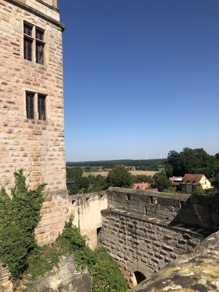 Blick in den Burggraben 