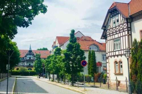 Bad Salzungen - Blick auf das prunkvolle Gebäude am Gradierwerk