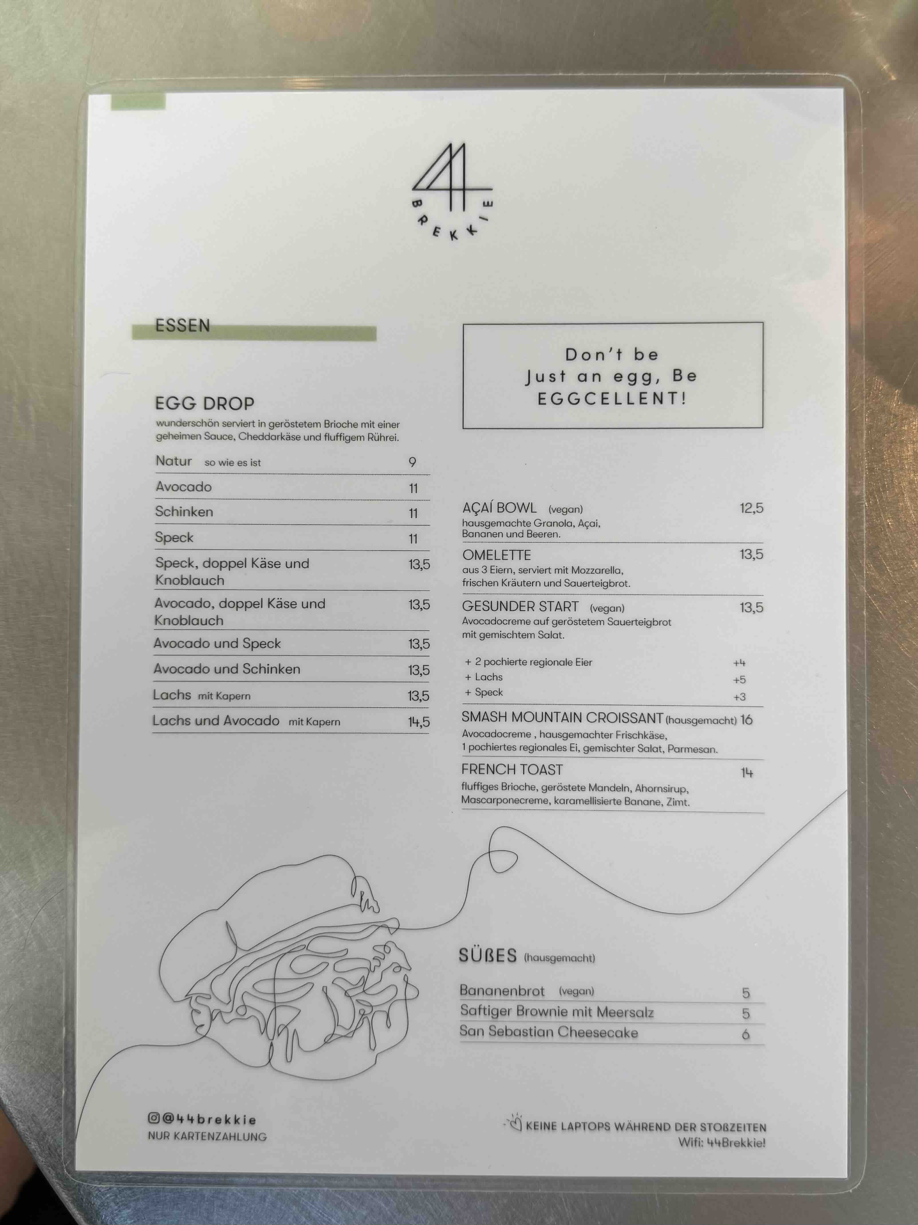 Speisekarte im 44 Brekkie Berlin mit Frühstücksgerichten
