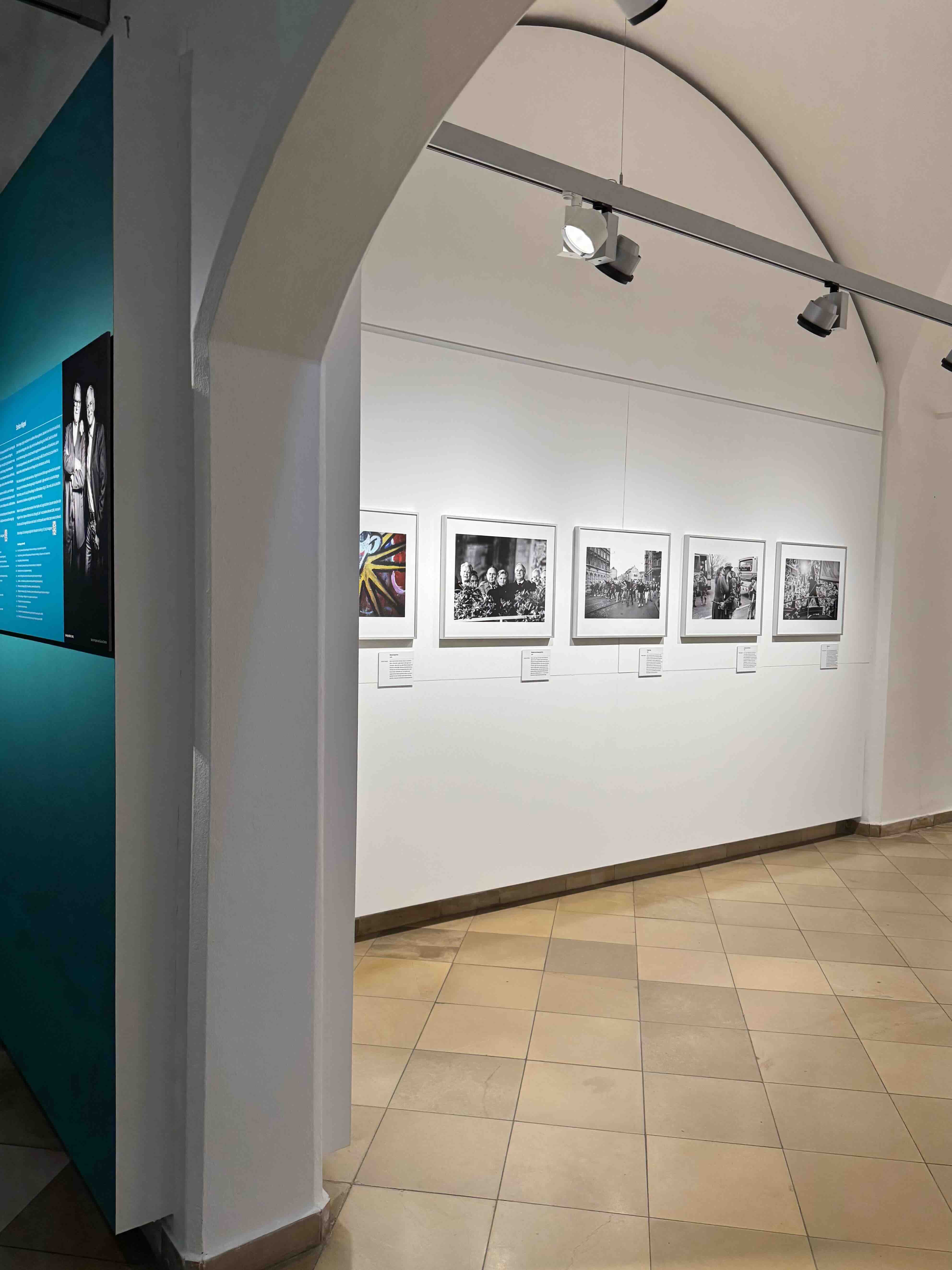 Blick in die Fotoausstellung 72 Augenblicke im Stadtmuseum Fembo-Haus Nürnberg