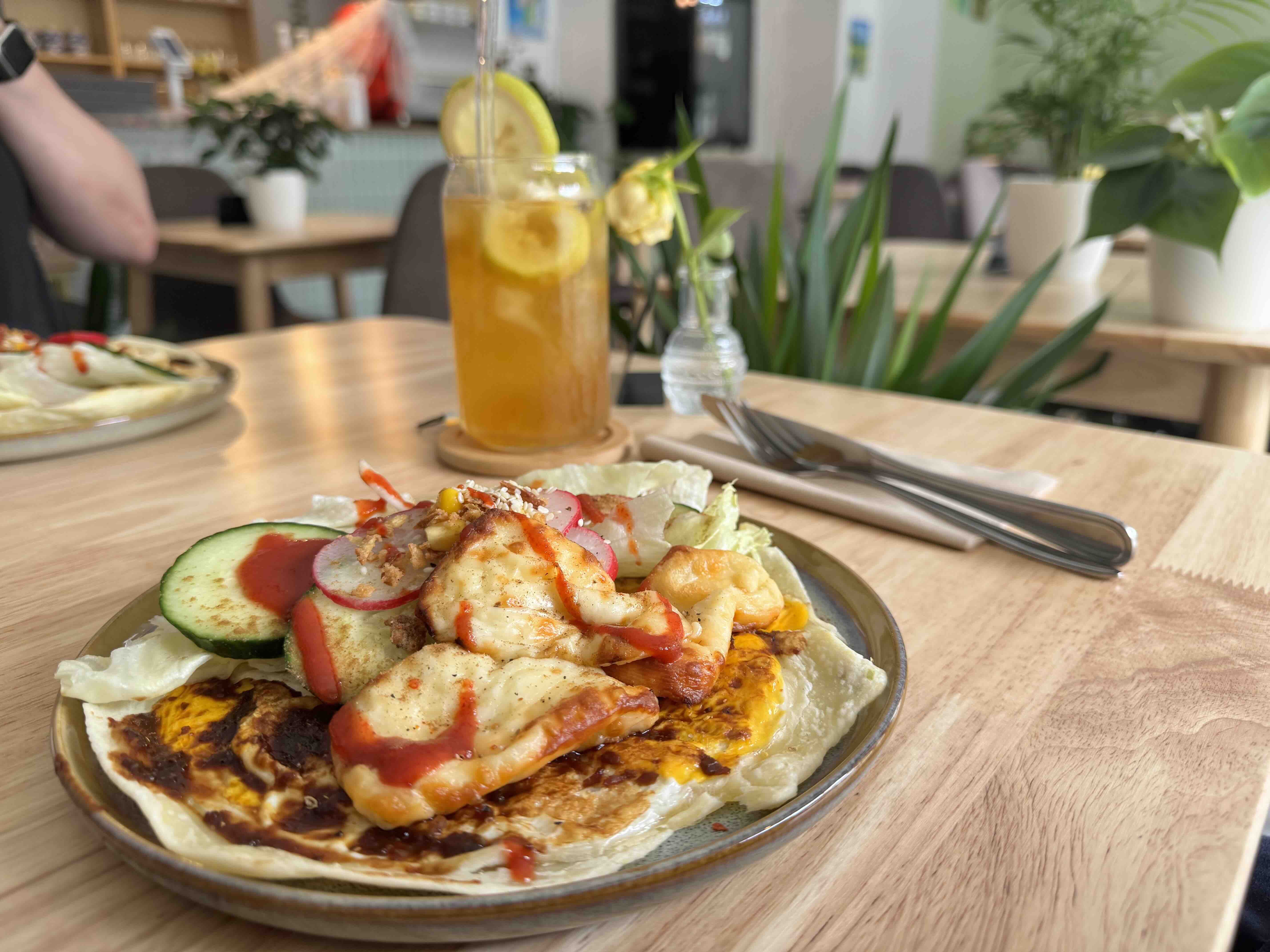 China-Crêpe mit Halloumi im Café Flowermoon Nürnberg
