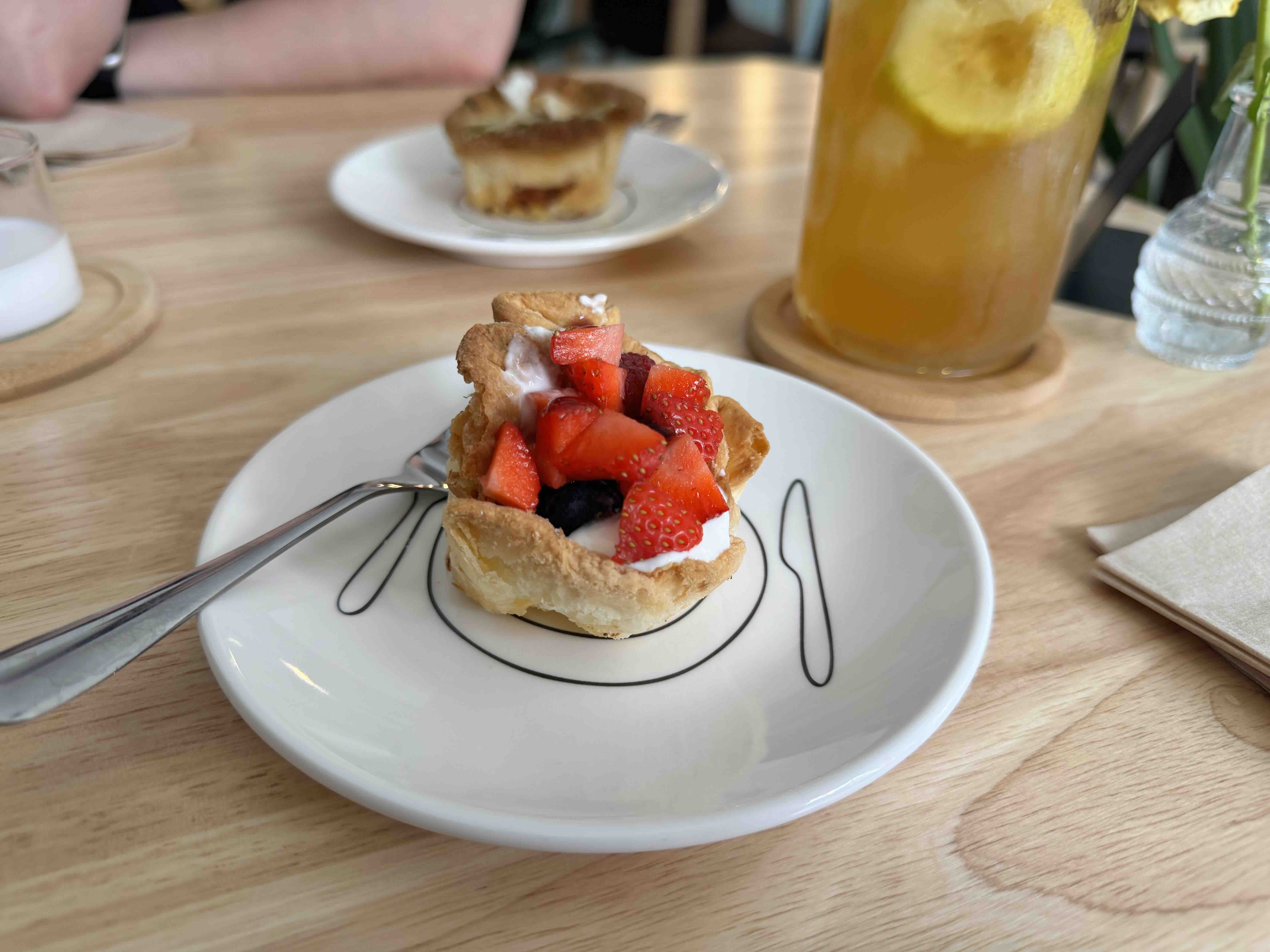 Egg Tart mit Beeren im Café Flowermoon Nürnberg