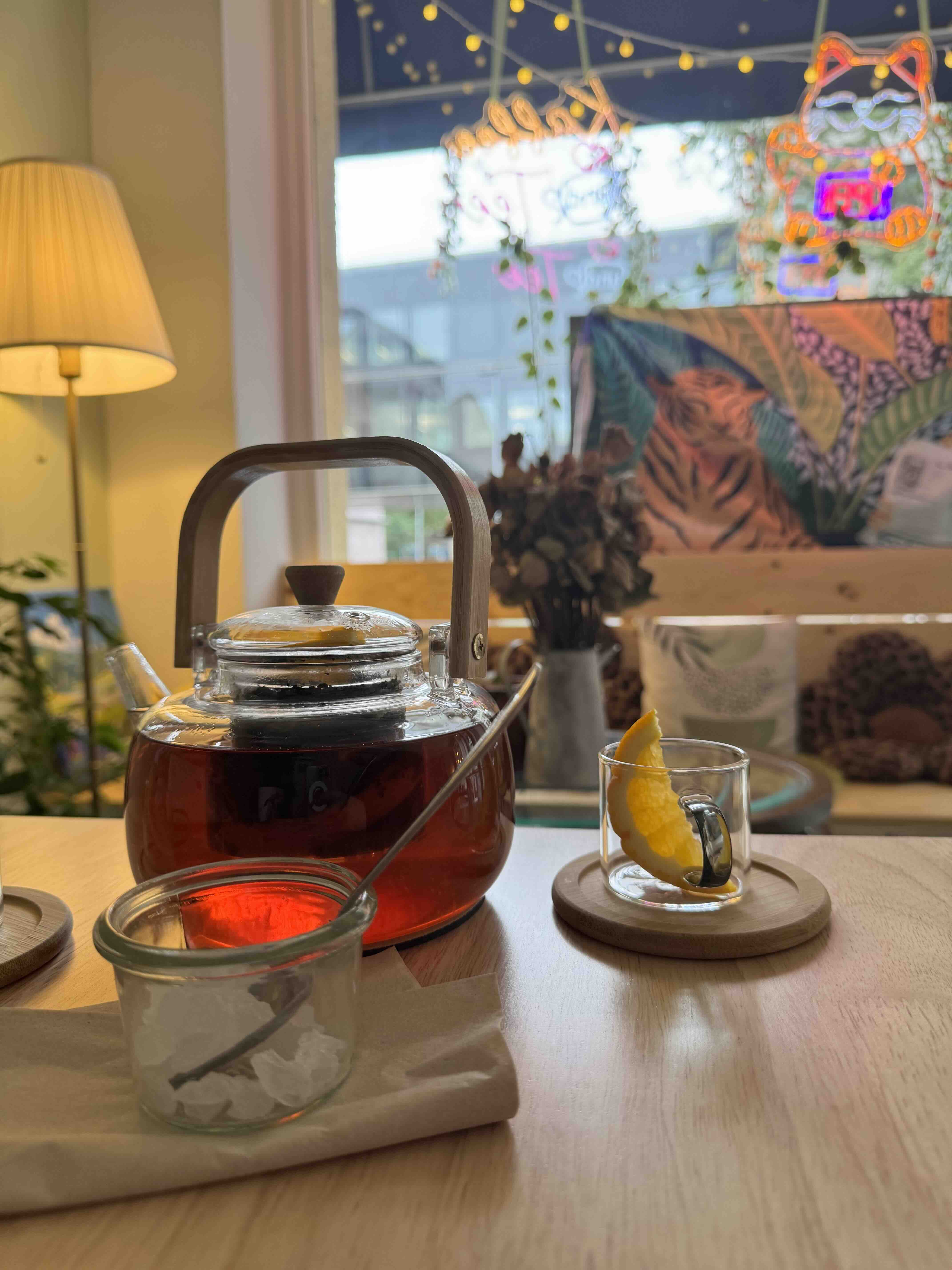Kanne Jade-Oolong Tee im Café Flowermoon Nürnberg