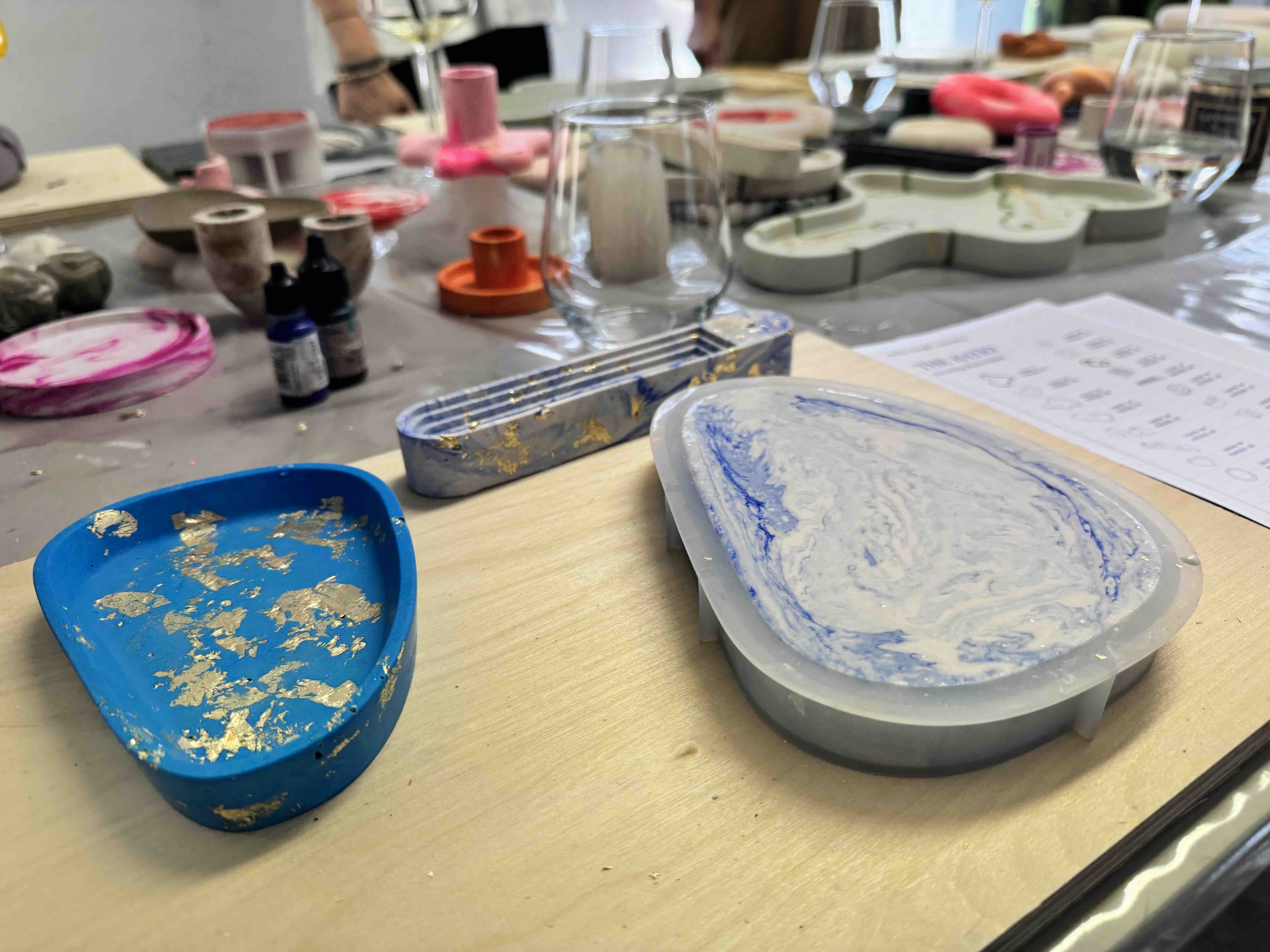 Materialien für einen Jesmonite Workshop in Nürnberg
